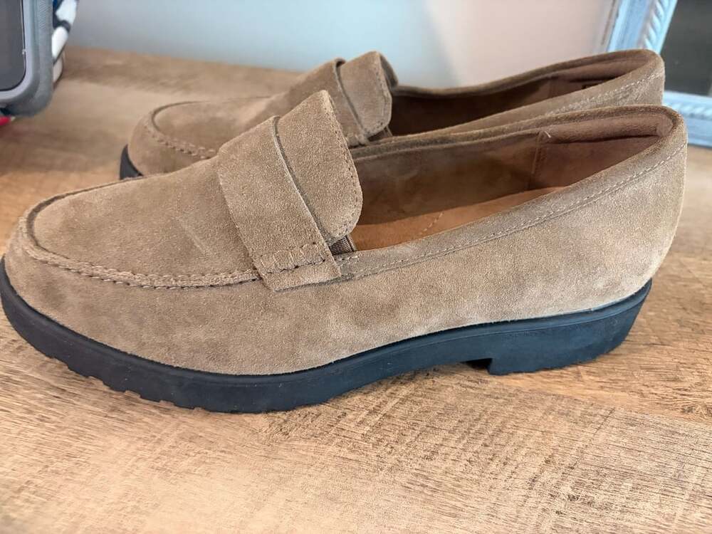Women's Clarks Bellevue Hazen Olive Suede Loafers Size 9.5 Medium